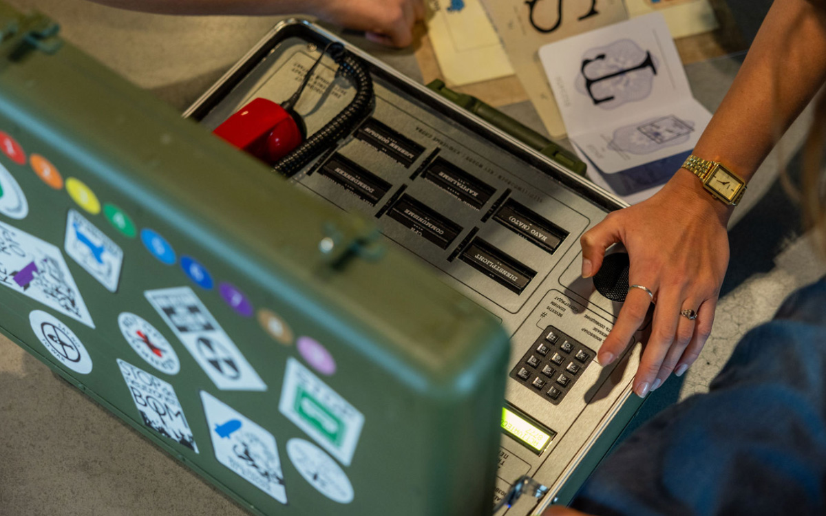 Nationaal Militair Museum — spionagekoffer